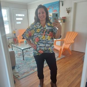 Vibrant Colors! Hawaiian Aloha Shirt with hibiscus flowers, ocean and boats